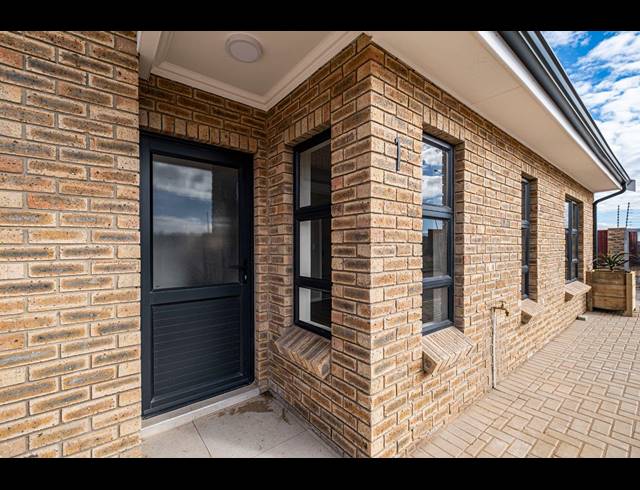 2 BEDROOM TOWNHOUSE FOR SALE IN C PLACE
